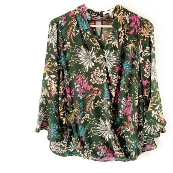 Monteau army green floral bell sleeve wrap top size medium NWT - Picture 2 of 7
